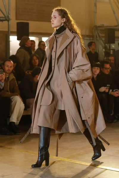 Look 3